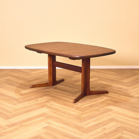 Danskt ovalt matbord i mahogny från Skovby Møbelfabrik