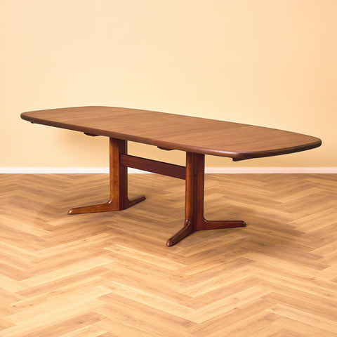 Danskt ovalt matbord i mahogny från Skovby Møbelfabrik