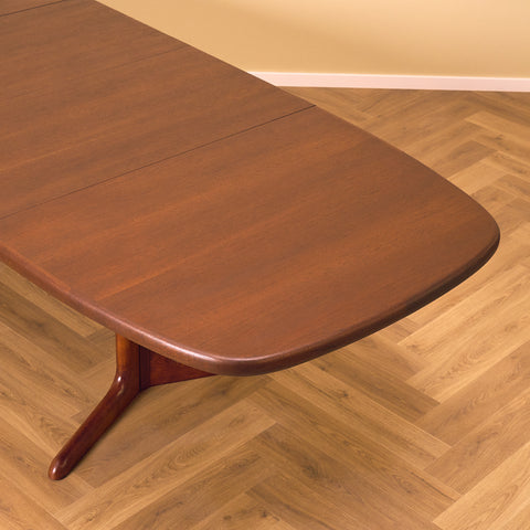 Danskt ovalt matbord i mahogny från Skovby Møbelfabrik