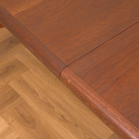 Danskt ovalt matbord i mahogny från Skovby Møbelfabrik