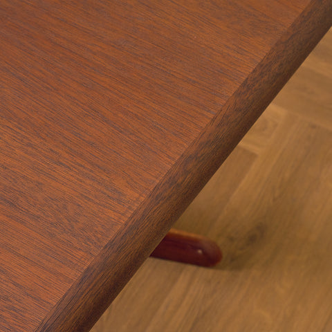 Danskt ovalt matbord i mahogny från Skovby Møbelfabrik