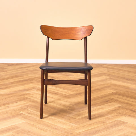 Danskt set med 4 matstolar i valnöt och teak av Schiønning & Elgaard