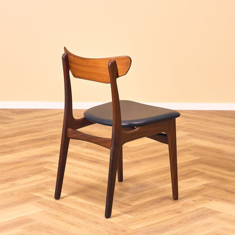 Danskt set med 4 matstolar i valnöt och teak av Schiønning & Elgaard