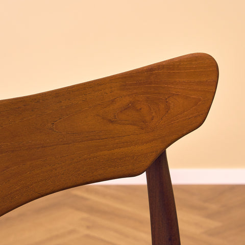 Danskt set med 4 matstolar i valnöt och teak av Schiønning & Elgaard