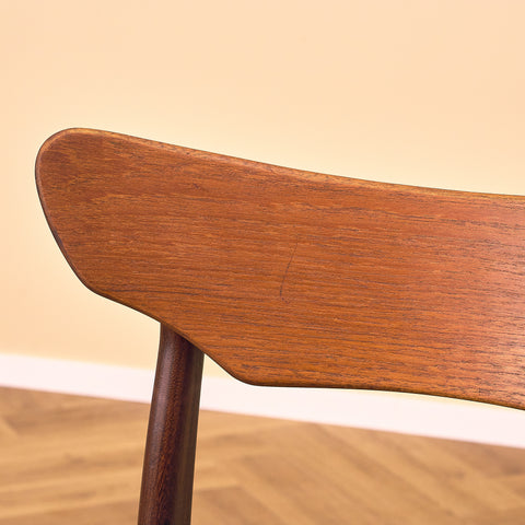 Danskt set med 4 matstolar i valnöt och teak av Schiønning & Elgaard