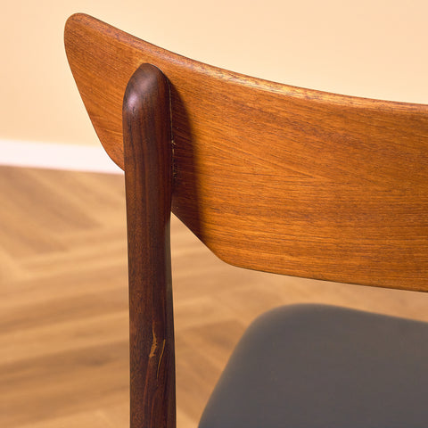 Danskt set med 4 matstolar i valnöt och teak av Schiønning & Elgaard