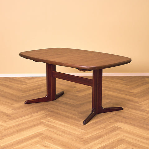 Danskt ovalt matbord i mahogny från Skovby Møbelfabrik