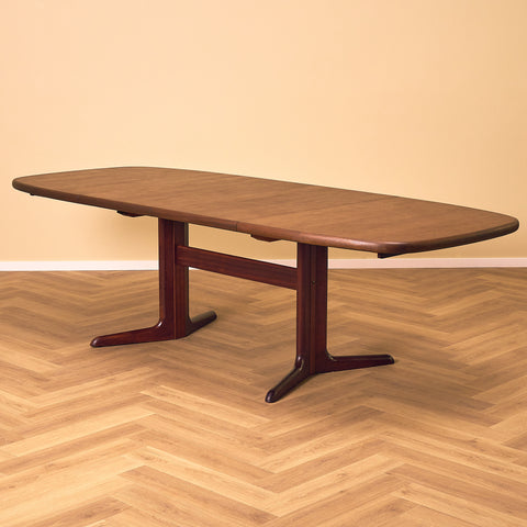Danskt ovalt matbord i mahogny från Skovby Møbelfabrik