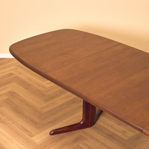 Danskt ovalt matbord i mahogny från Skovby Møbelfabrik