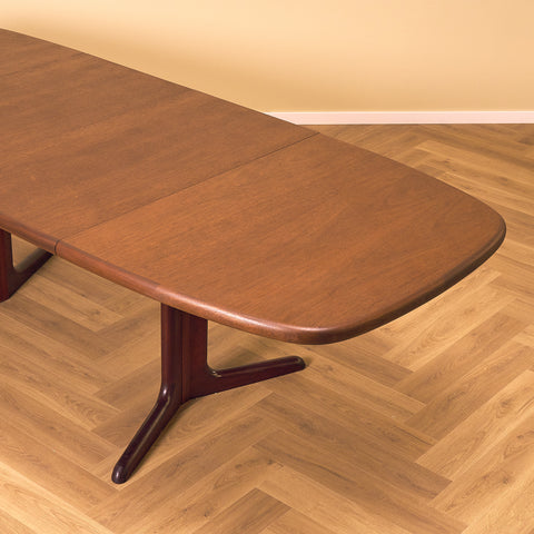 Danskt ovalt matbord i mahogny från Skovby Møbelfabrik