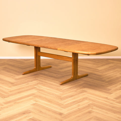 Danskt ovalt matbord i mahogny från Skovby Møbelfabrik