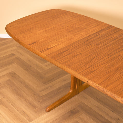 Danskt ovalt matbord i mahogny från Skovby Møbelfabrik