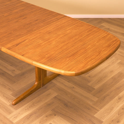 Danskt ovalt matbord i mahogny från Skovby Møbelfabrik