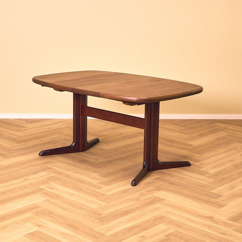 Danskt ovalt matbord i mahogny från Skovby Møbelfabrik