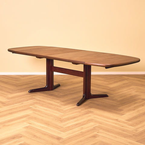 Danskt ovalt matbord i mahogny från Skovby Møbelfabrik