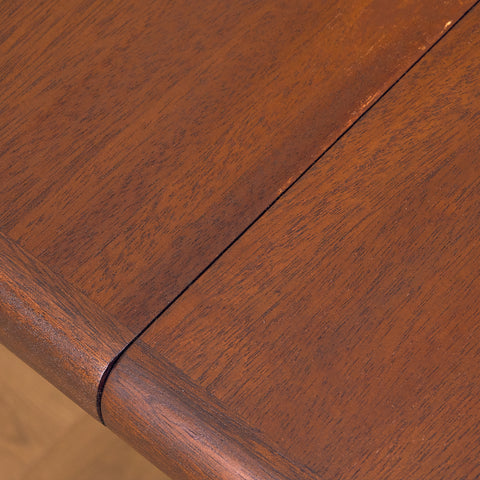 Danskt ovalt matbord i mahogny från Skovby Møbelfabrik