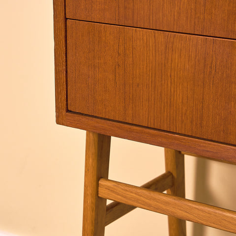 Swedish small chest of drawers in teak and oak