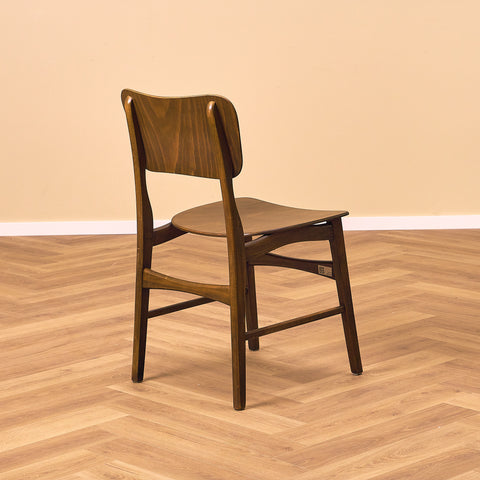 Dansk matstol i bok och ek av Ib Kofod-Larsen