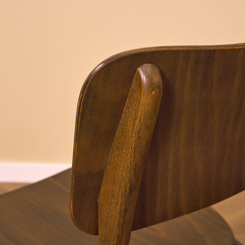 Dansk matstol i bok och ek av Ib Kofod-Larsen