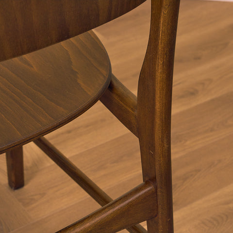 Dansk matstol i bok och ek av Ib Kofod-Larsen