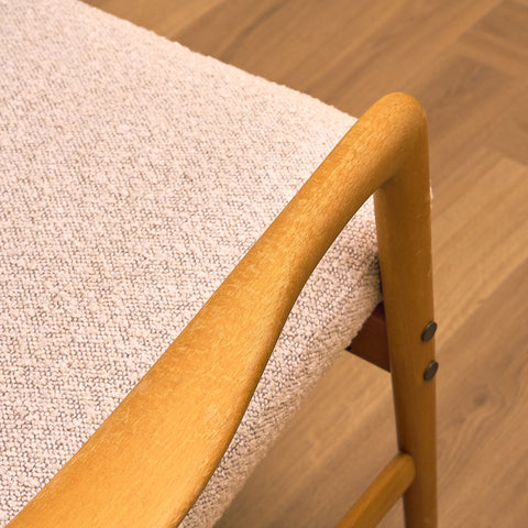 Svensk fåtölj i massiv bok av Alf Svensson för Bra Bohag, modell "Contour"