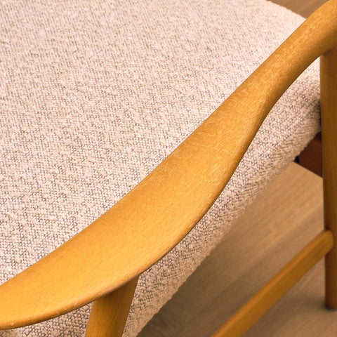 Svensk fåtölj i massiv bok av Alf Svensson för Bra Bohag, modell "Contour"