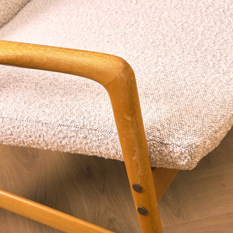 Svensk fåtölj i massiv bok av Alf Svensson för Bra Bohag, modell "Contour"