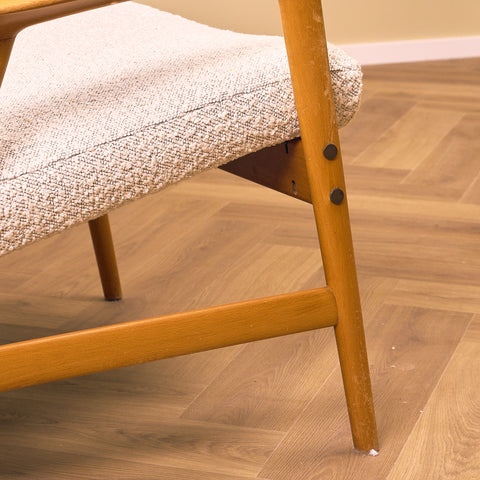 Svensk fåtölj i massiv bok av Alf Svensson för Bra Bohag, modell "Contour"