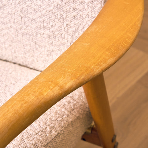 Svensk fåtölj i massiv bok av Alf Svensson för Bra Bohag, modell "Contour"