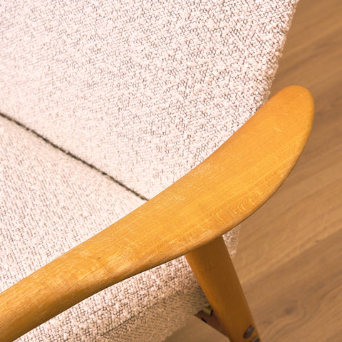 Svensk fåtölj i massiv bok av Alf Svensson för Bra Bohag, modell "Contour"