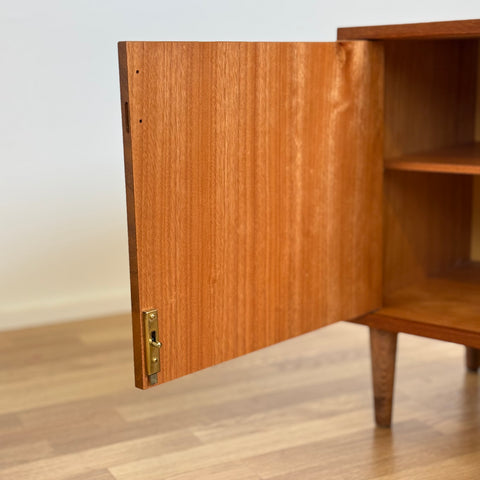 Storage cabinet in teak