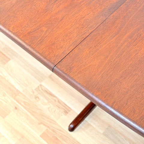 Danish oval dining table in mahogany by Skovby Møbelfabrik