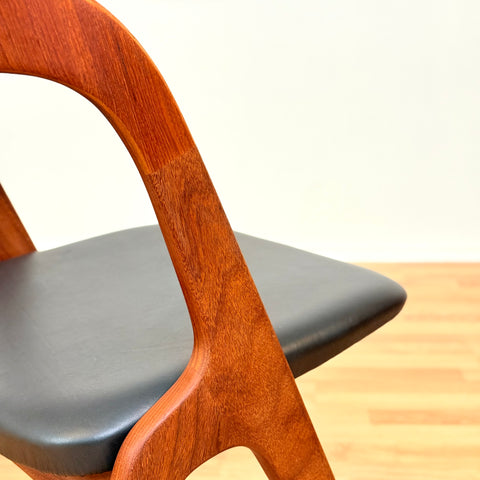 Danish set of 2+2 dining chairs in teak by Johannes Andersen