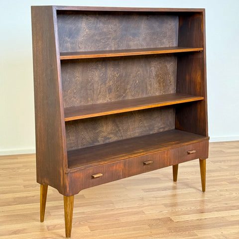 Bookshelf in walnut