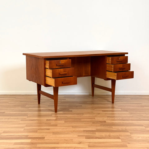 PRICE Writing desk in teak, 1950s-60s, Denmark - Beyo Vintage