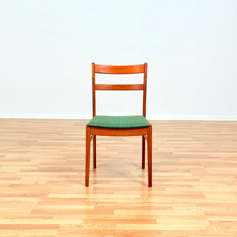 Swedish set of 6 dining chairs in oak