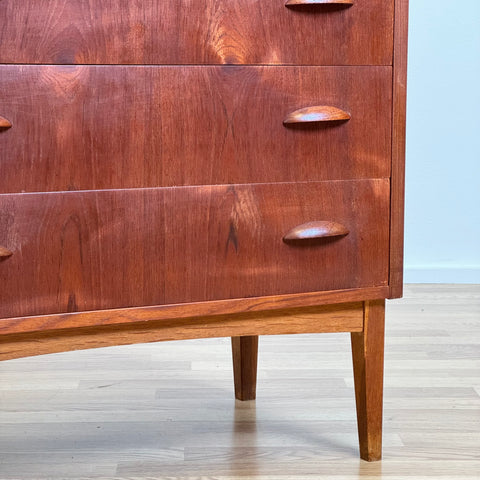 V:12 Chest of drawers in oak & teak, Denmark, 1950-60s. - Beyo Vintage