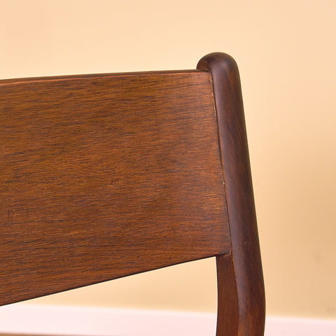 Danska matstolar i teak och bok