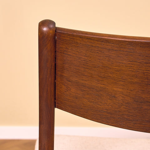 Danska matstolar i teak och bok