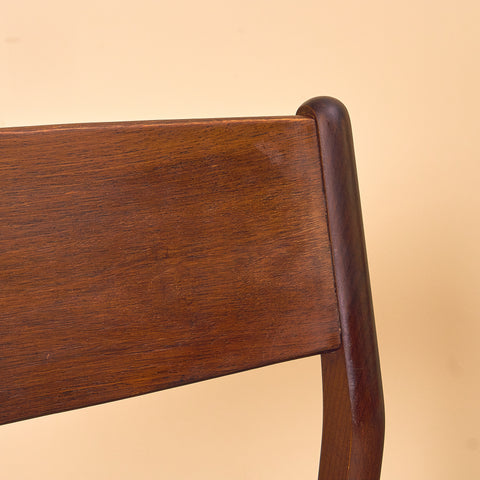 Danska matstolar i teak och bok