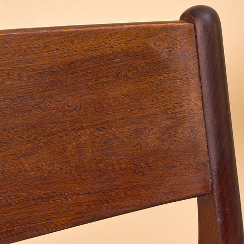 Danska matstolar i teak och bok