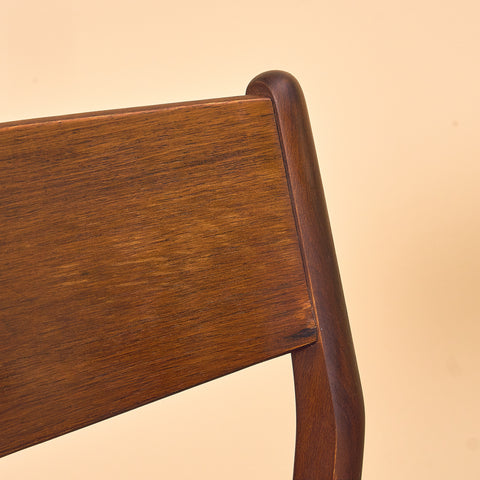 Danska matstolar i teak och bok