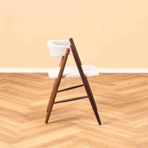 Danska matstolar i valnöt