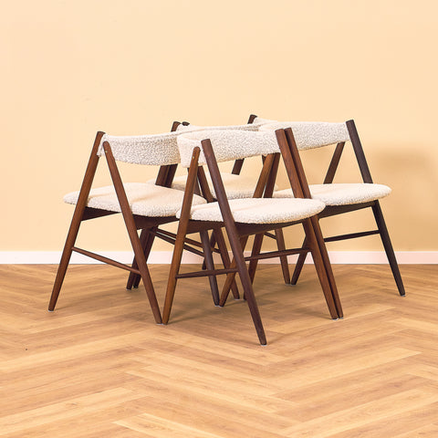 Danska matstolar i valnöt