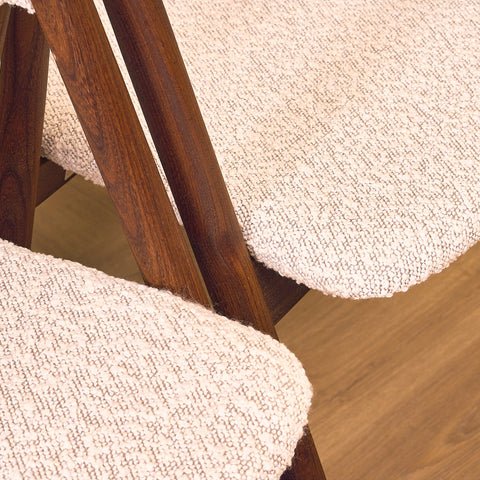 Danska matstolar i valnöt