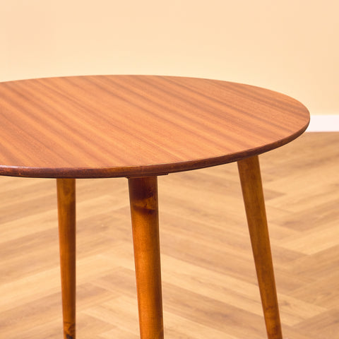 Svenskt sidobord i mahogny och bokträ