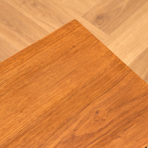 Svenskt sidobord i teak