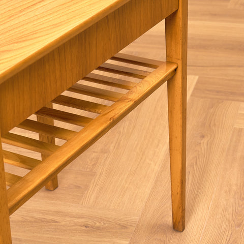 Svenska sängbord i björk och teak från Svensk Möbelindustri