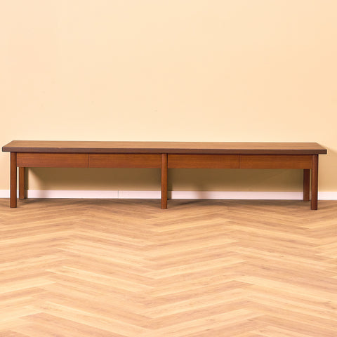 Svenskt skåp/TV-bänk i teak