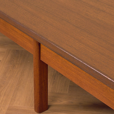 Svenskt skåp/TV-bänk i teak